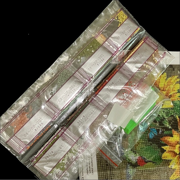 Hoiylds “Diamond” Bead Embroidery Canvas & Beads Kit - Picture 5 of 9